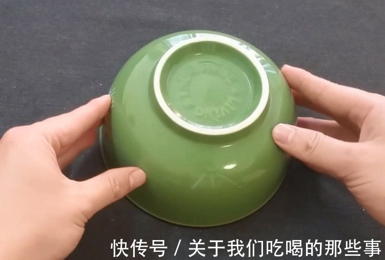 锋利|菜刀钝了抹上牙膏,几分钟就变得光亮锋利,真管用,很多人不知道