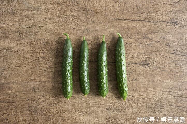 年夜饭上此凉菜我每年必做,清淡爽口不油腻,好吃好看5分钟上桌