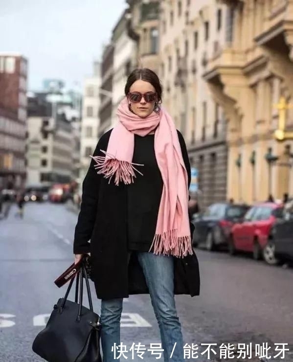 围巾搭配小心机，这个秋冬时髦和温暖全都有了