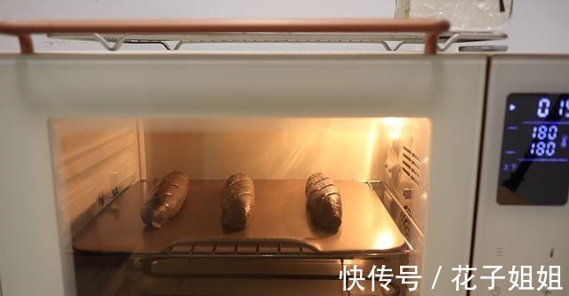 好吃|黑芝麻肠仔包,居家快手面包,健康营养又好吃!