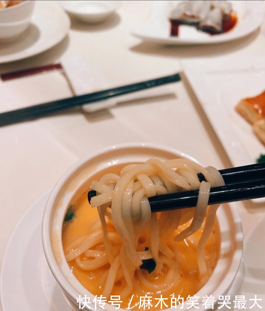 难忘|这家粤菜老店为何如此低调红火就这道冰烧三层肉就让你终生难忘