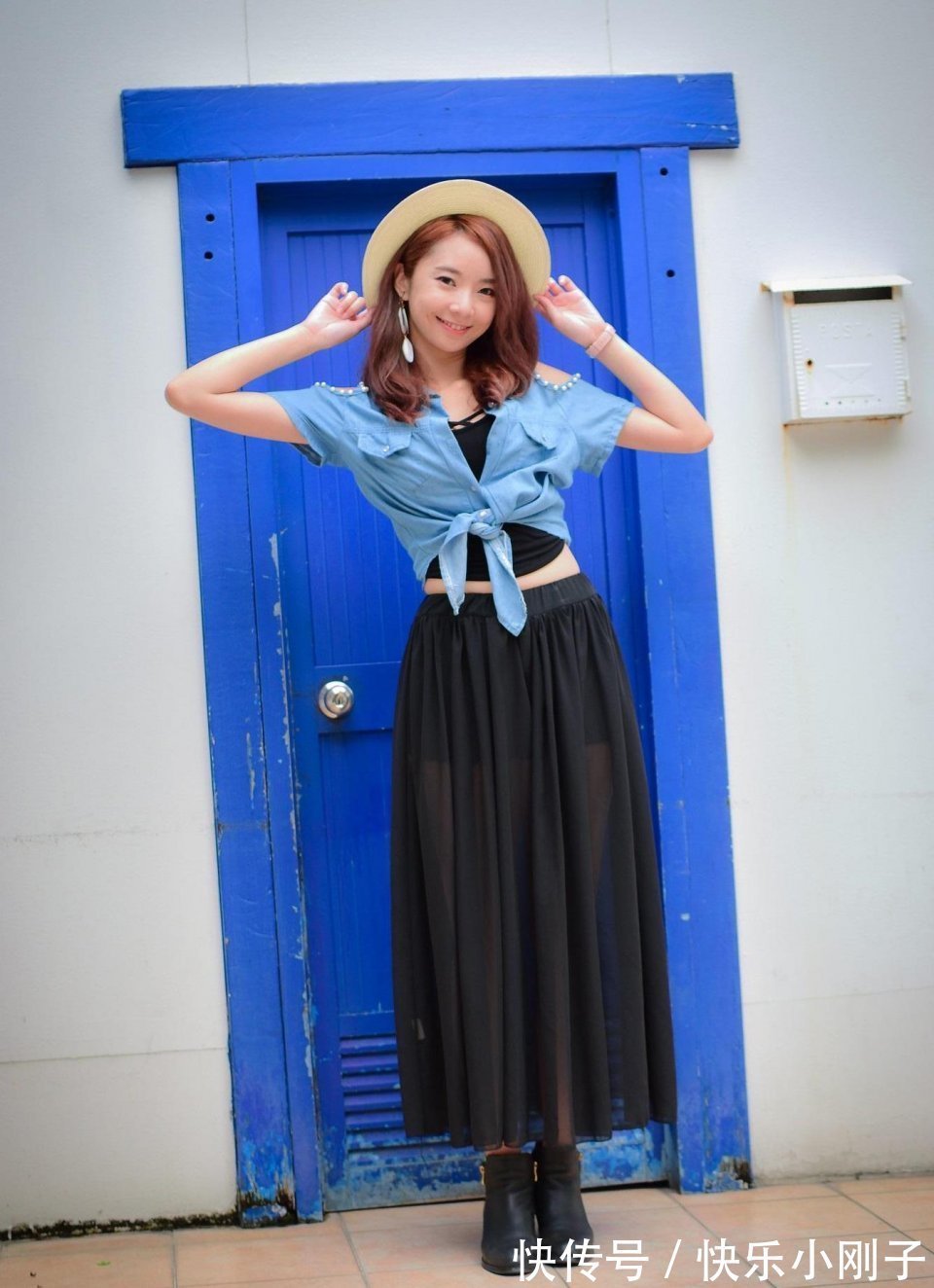 罩衣|非常好看的半身裙,加上打结的短袖,小姐姐很漂亮