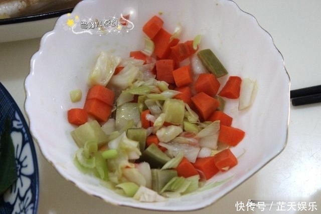 母女俩午餐这样吃,营养好吃清爽不长胖,网友不奢侈不浪费真好