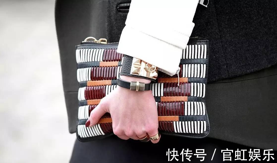 穿搭&女人戴“手镯”还是“手表”好看三个理由告诉你,戴错很尴尬!