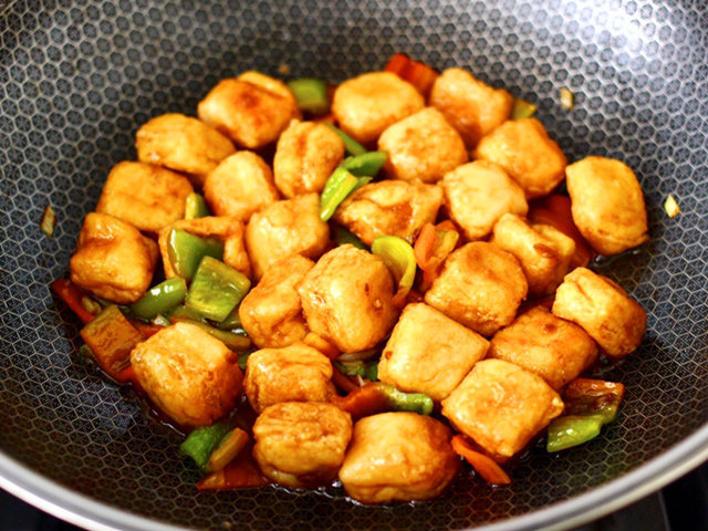 不新鲜|喜欢吃豆腐,一定要试试这种做法,鲜嫩多汁,比吃红烧肉还过瘾