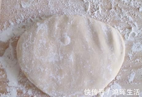 一日三餐|做手擀面，和面时多加这2样，面条劲道爽滑更营养，久煮不断