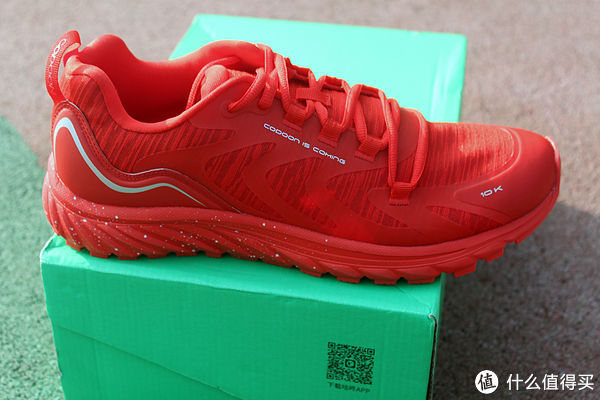 咕咚智能跑鞋10K Pro：带来科学与智能的跑步体验