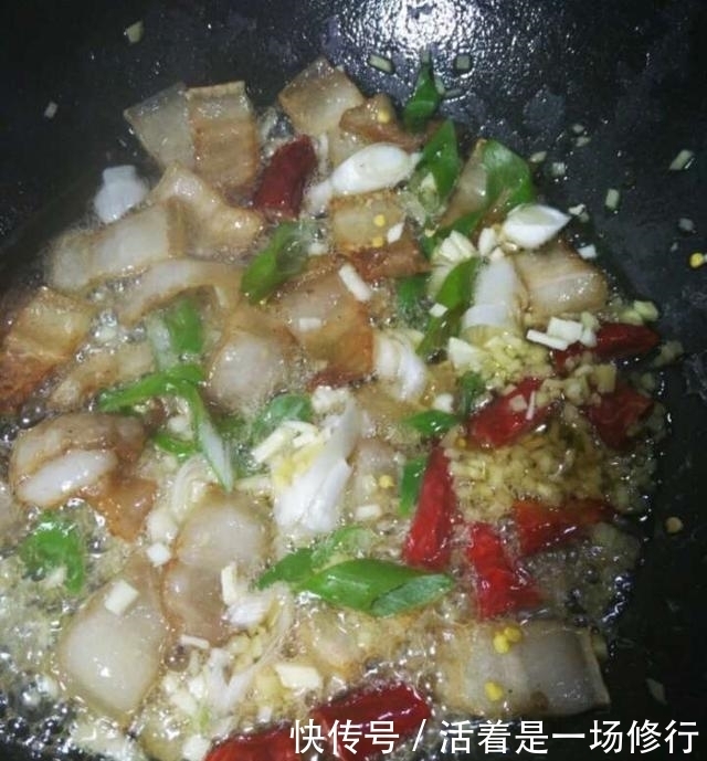 面食|老妈的焖面做成这样,香的流口水,一人一碗不够吃