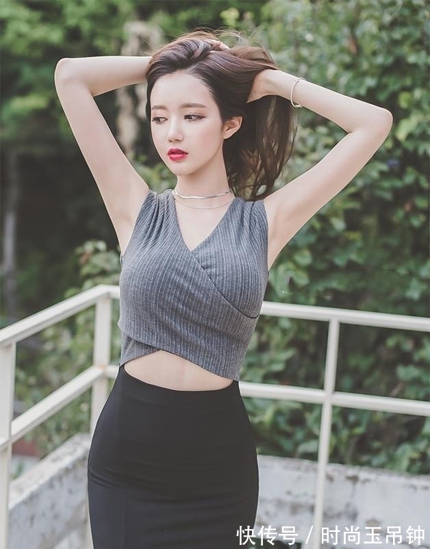 小姐姐|打造女生的气质搭配,V领的上衣太美了