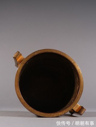 旧藏@旧藏 铜鎏金双耳筒式香炉。