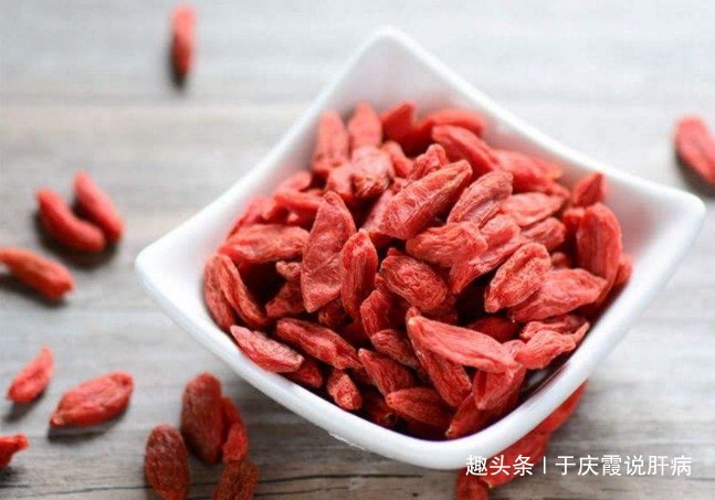 好处|肝不好的女人，睡觉前枸杞配“它”喝，半个月后，好处不请自来