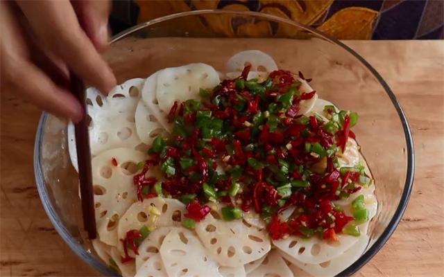 诀窍|饭店的凉拌莲藕为啥那么好吃,原来做法有诀窍,看一遍就学会