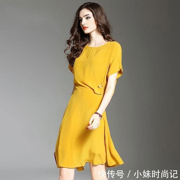 真丝|高贵又优雅的真丝连衣裙,搭配双高跟鞋,凉爽又不失名媛范