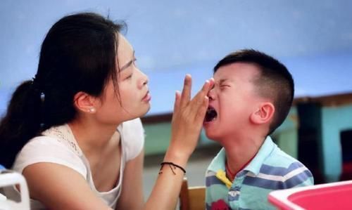 孩子|孩子摔倒后第一反应是啥?不要小瞧,可以反映娃的性格,对照一下