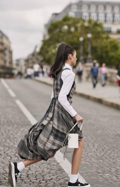 初春做个养生girl~连衣裙加个打底衫再出门！