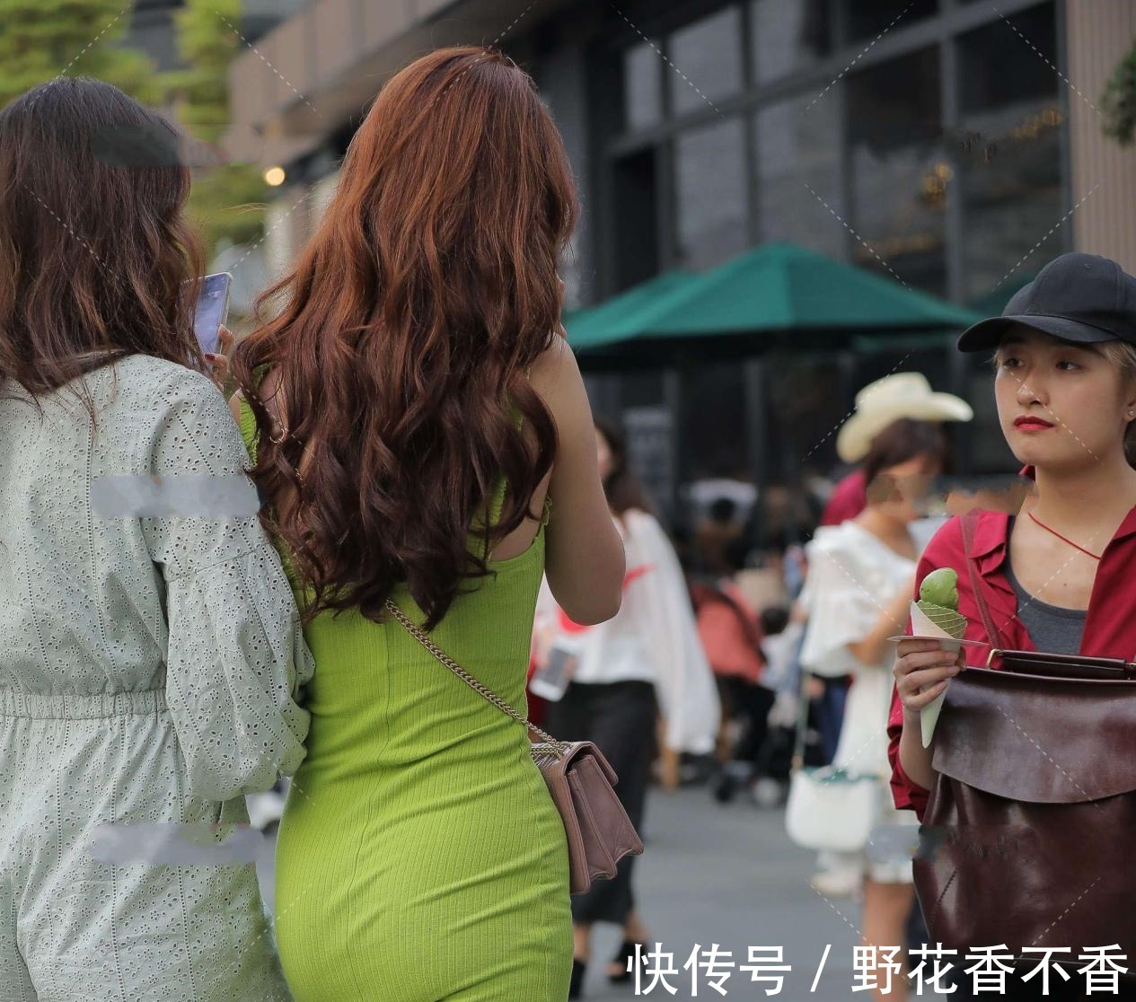 青春感 荧光绿修身针织裙，花边装饰，更显青春感，减龄又时尚