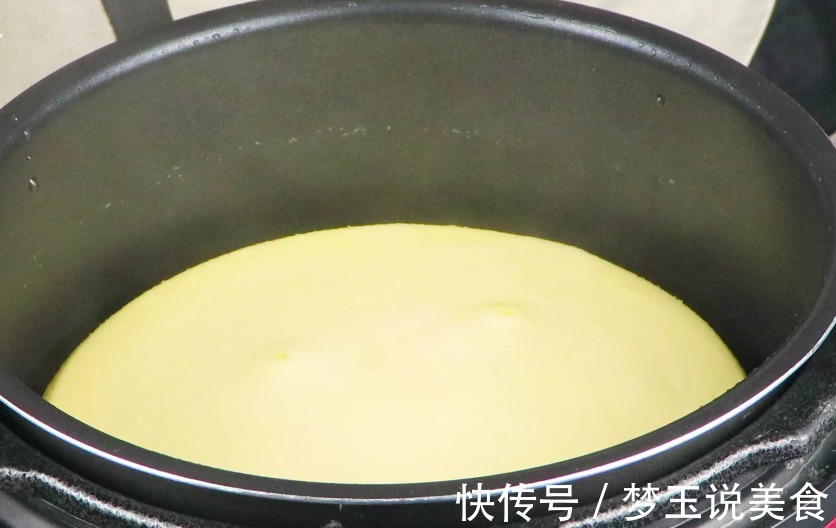电饭锅蛋糕教你这样做，简单又有营养，蒸出来的蛋糕松软、味道香！