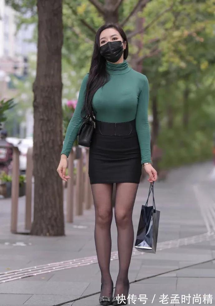 性感|街拍:2组穿黑色性感丝袜的时尚女生,穿黑裙的时尚女生你更喜欢谁
