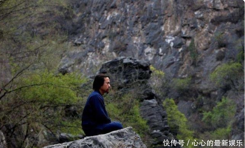 群众|那个自称要“飞升”的23岁女道士,吸引了十万群众围观,后来怎样