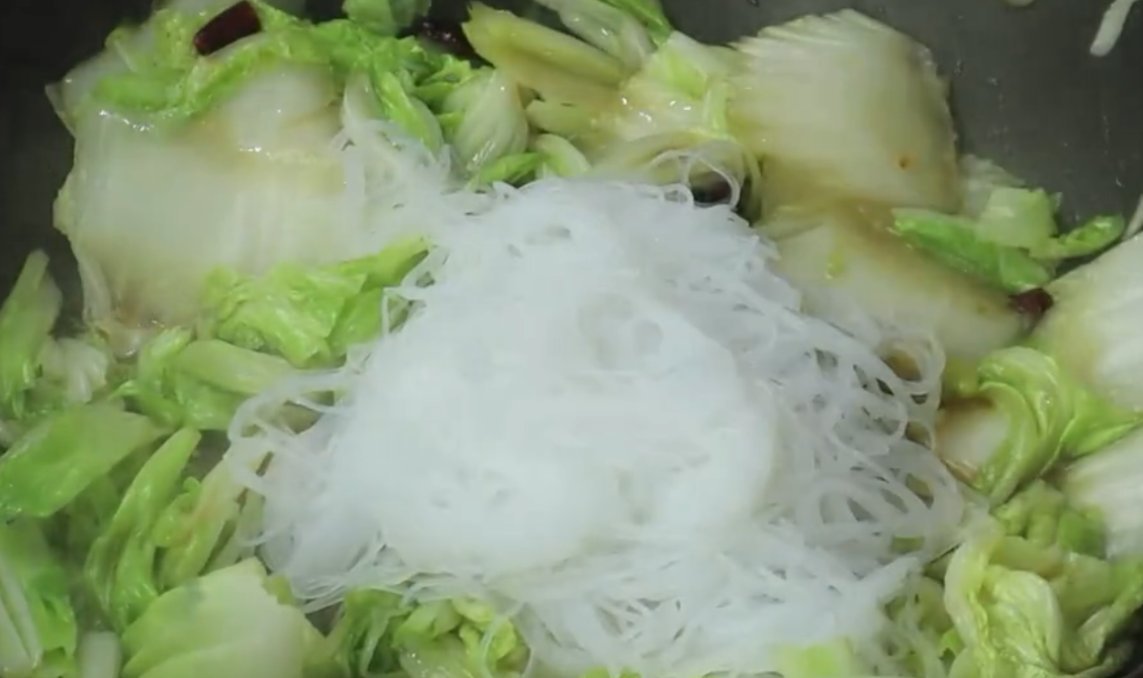 粉丝|半颗白菜1把粉丝,简单一做,鲜香美味,白菜清脆,超级下饭