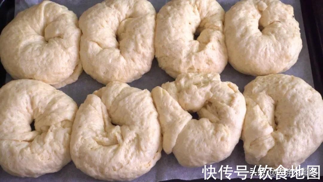 揭秘！芝麻卷面包的做法，太简单了，外脆里松，不用再出去买