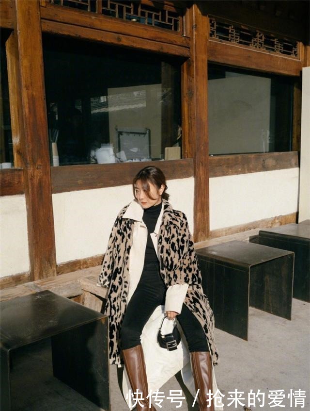 搭配|秋冬穿大衣怕冷今年流行这样来“叠穿”,时髦保暖,很适合过冬