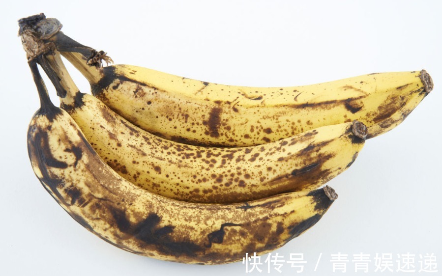 香蕉皮|发黑的香蕉还能吃吗健康专家告诉答案,记得告诉家人!