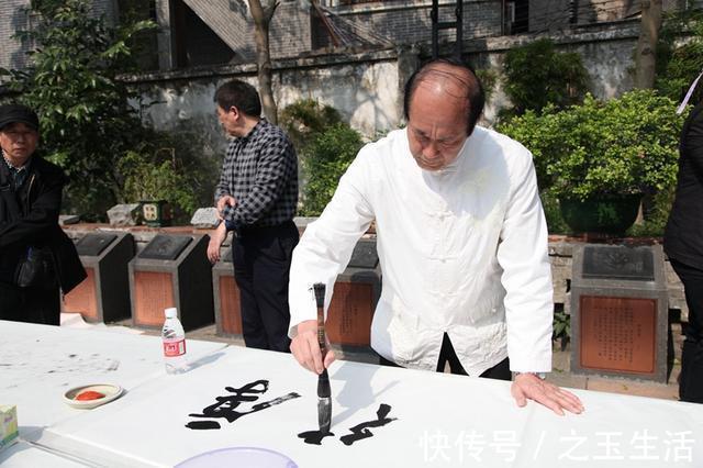 a85!别看电工大叔没学历,书功堪比苏士澍,不少书法大师不如他