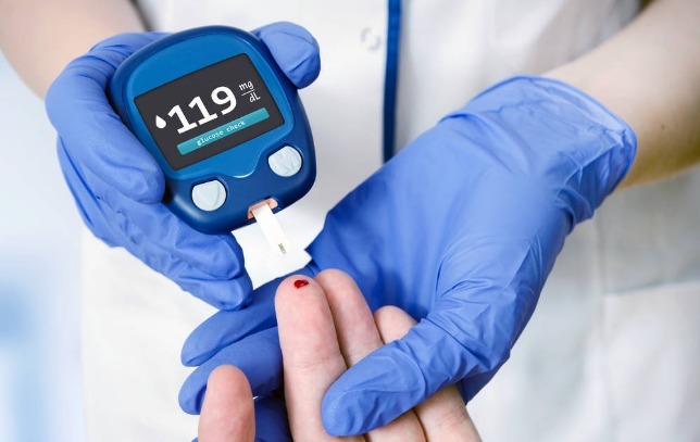 忌口|血糖高，要少碰2菜，忌口2果，给胰岛“减负”，血糖悄悄降下来