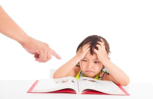 对症治疗|儿童时期的焦虑障碍会影响孩子一生，家长别忽视孩子这些反常情绪