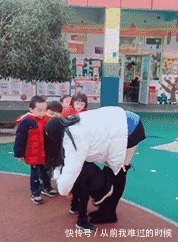 |搞笑GIF:连公司主管都这么搞笑了,这职场混得多有趣啊