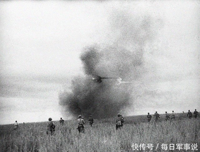 进攻中的苏军|一组二战老照片，库尔斯克战役中的苏军