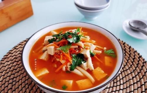 白玉蘑菇|很酷,我喜欢这碗素食汤,新鲜可口,他热量低,营养丰富