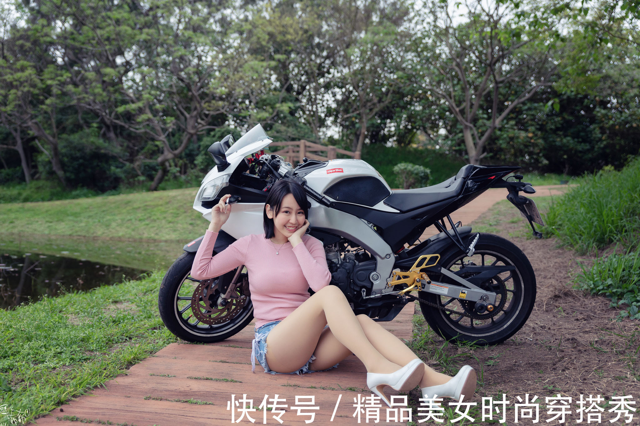 牛仔短裤|简单干练的冰丝衫,搭一条牛仔短裤,诠释了美女超凡脱俗的气质