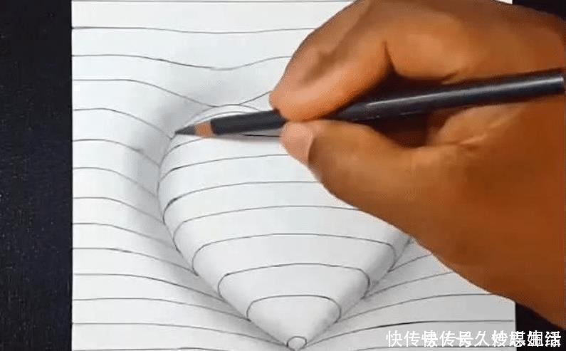 心形&美术老师在纸上手绘心形,网友们说很简单,看到成品后却愣住了