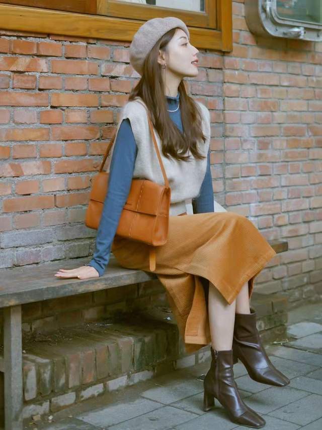 半身裙|女生博主秋冬穿搭指南,针织开衫搭配百褶半身裙,高贵优雅又温柔