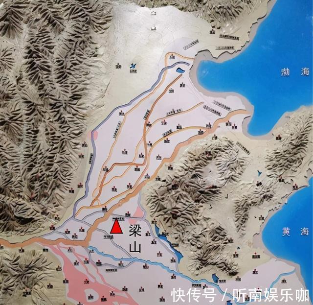 决口!梁山周围没有水,为什么《水浒传》还要写“800里水泊梁山”?