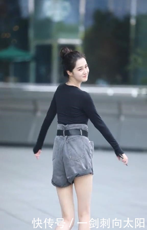 白净|时尚街拍很少见这么白净清纯的女孩子了