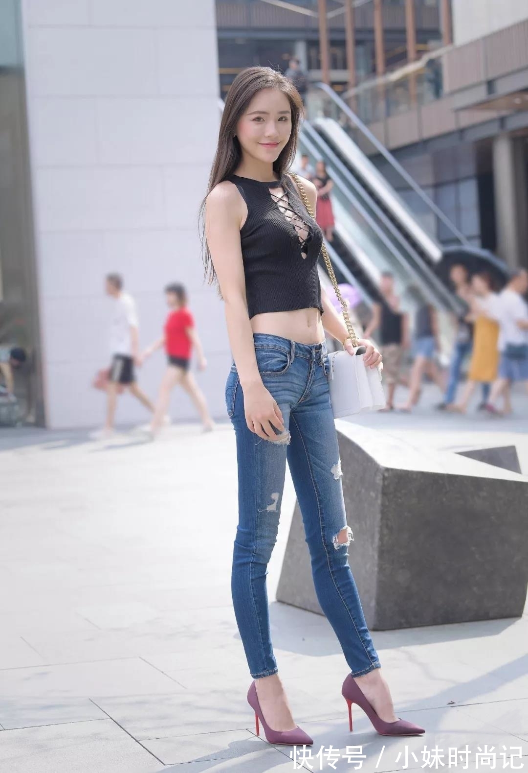 路人|街拍路人,青春亮丽的气质穿搭,让你成为路人的焦点