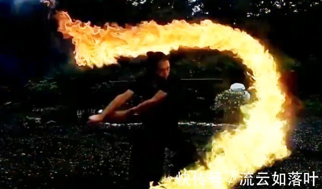 华丽|鬼灭之刃网友自制火之舞神乐,看到刀挥舞的模样,鬼灭迷泪目了