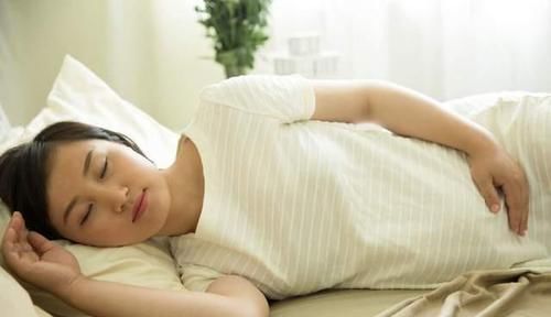 孕早中晚期准妈妈需要的睡眠时长：超8成不达标，胎儿很受伤