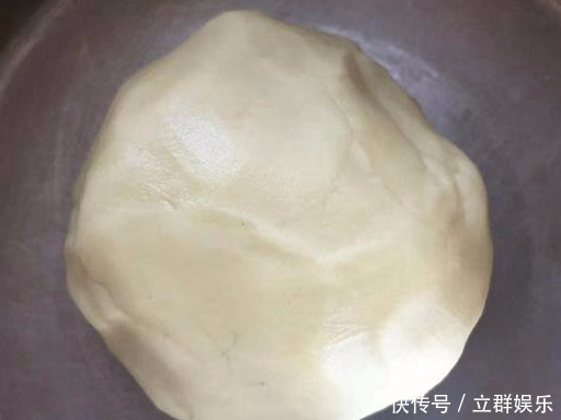 早餐饼最好吃又简单做法,1碗面粉,开水一烫,15分钟做好出锅