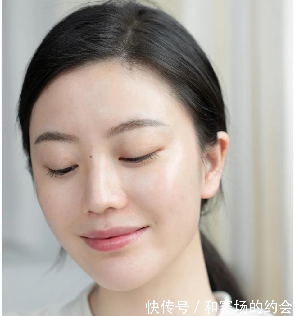 精华 为什么你的皮肤越护理越糙可能踩了这5个护肤误区,你中了几个