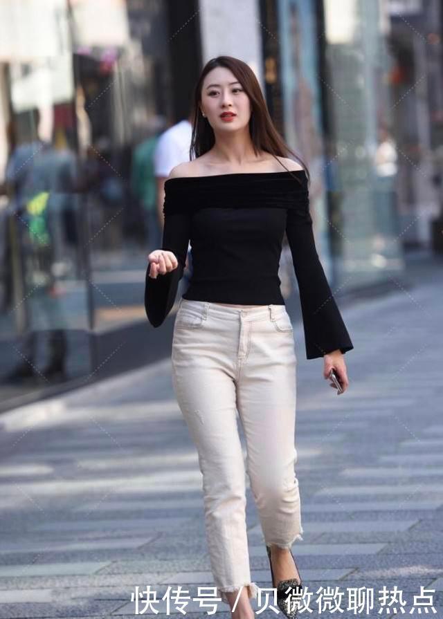 黑色露肩衣搭配白色小长裤,气质优雅,清新迷人