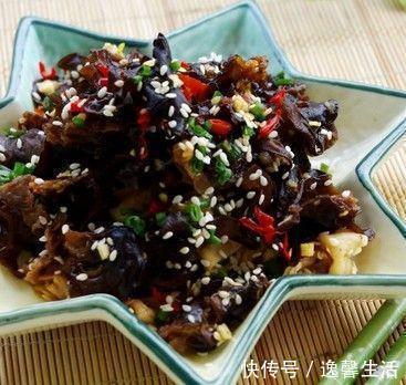 花雕酒|美食推荐:洋葱油焖虾,腌笃鲜,五花肉蒸白菜,剁椒拌木耳的做法