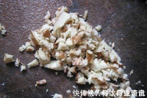 鲜嫩|半碗酱油搞定一只鸡——沙姜酱油鸡，入味鲜嫩，口口香醇