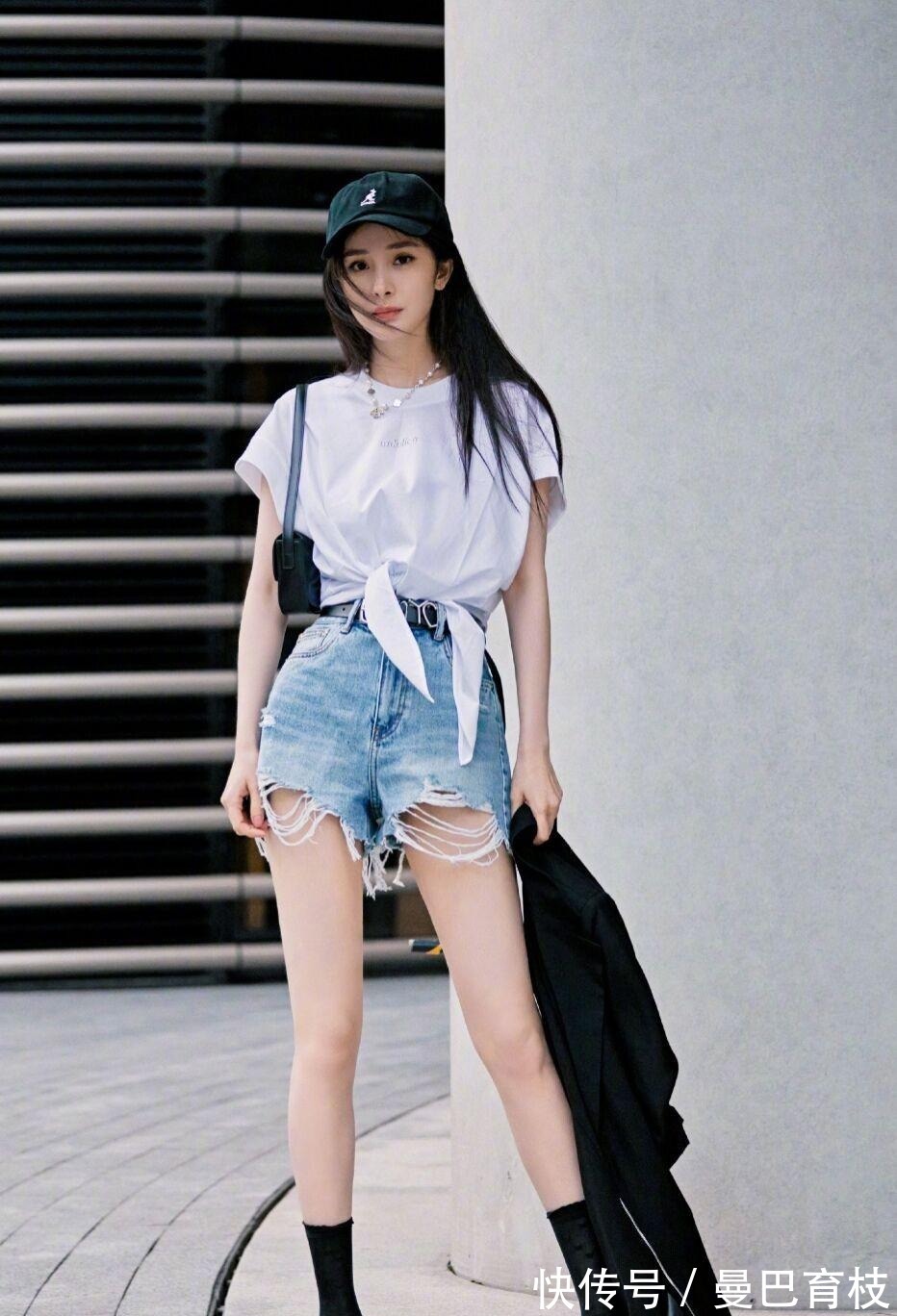 阔腿裤|女人不管多大,都少穿T恤配阔腿裤,今夏流行这样穿,时髦显气质