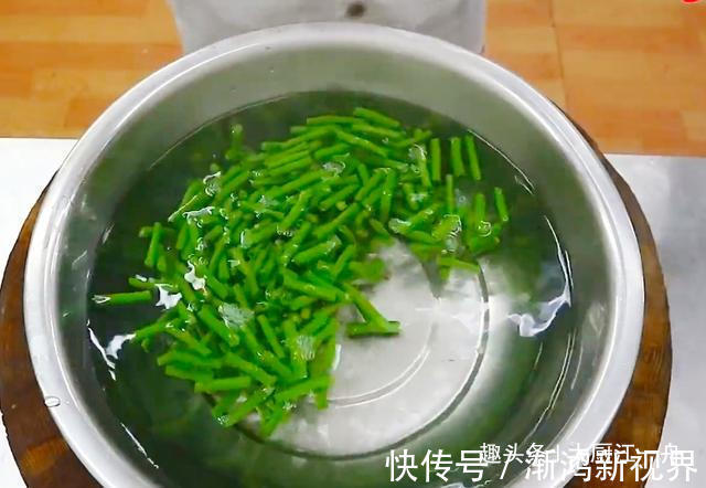 吃肉|凉拌豆角这样做,豆角脆嫩爽口不变色,比吃肉还过瘾