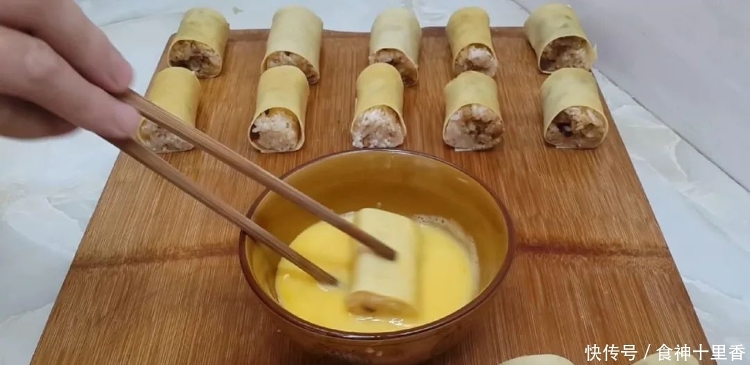 糯米又出新吃法,加2把红枣,个个焦脆又软糯,出锅孩子抢着吃