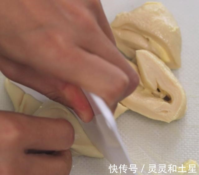 低筋面粉|夏天做面包,2个动作10分钟揉出手套膜,面包松软蓬松一次就成功!